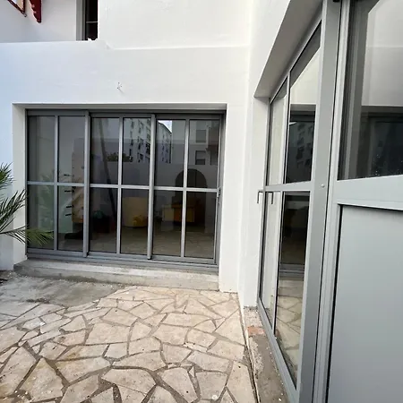 Maison Rénovée Avec Patio à Pied