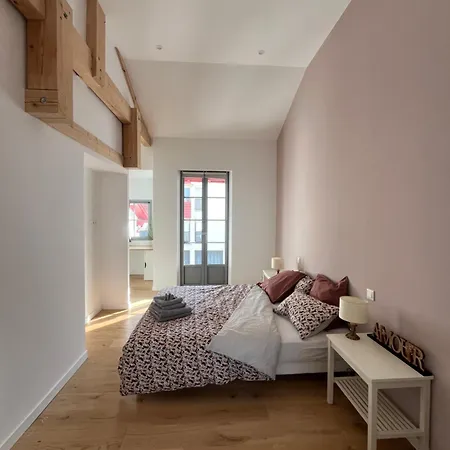 Maison Rénovée Avec Patio à Pied Villa *