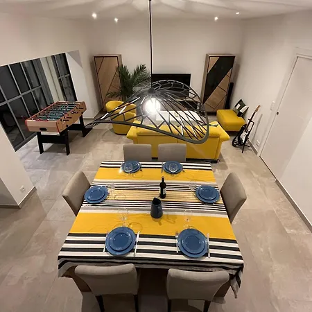 Maison Rénovée Avec Patio à Pied *