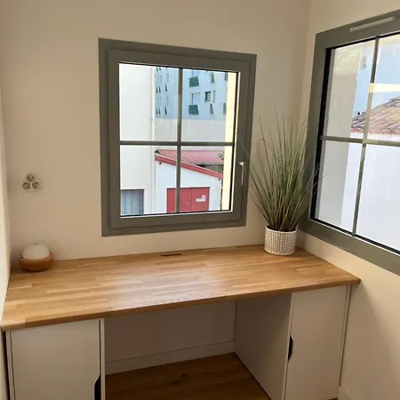 Maison Rénovée Avec Patio à Pied